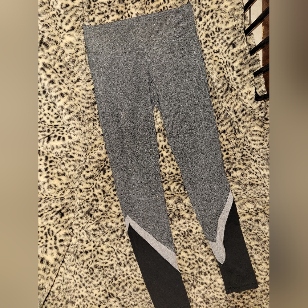 Victoria's secret limited Edition leggings - Picture 5 of 6